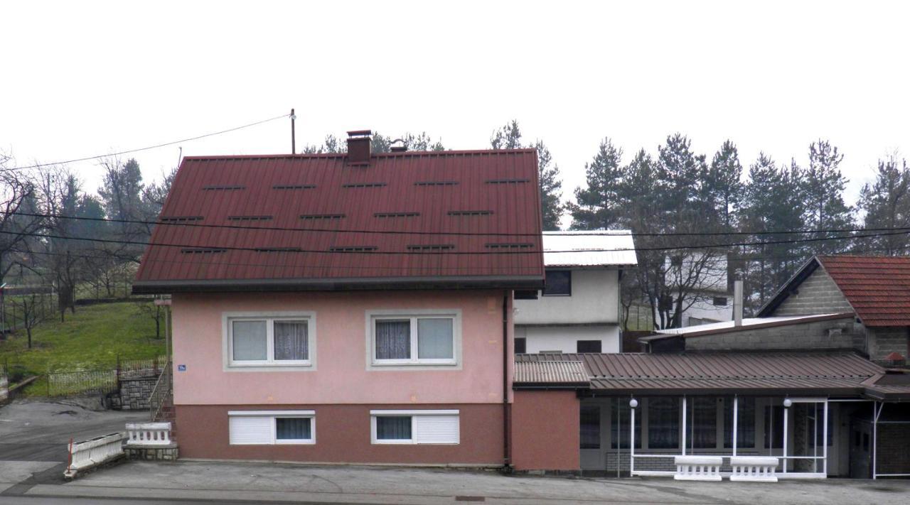 Apartman Marko Ogulin Exteriör bild