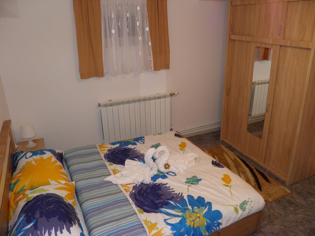 Apartman Marko Ogulin Exteriör bild