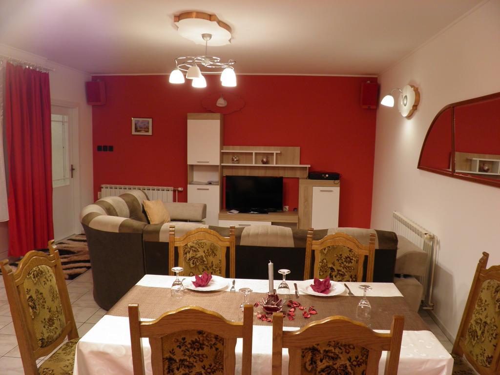 Apartman Marko Ogulin Exteriör bild
