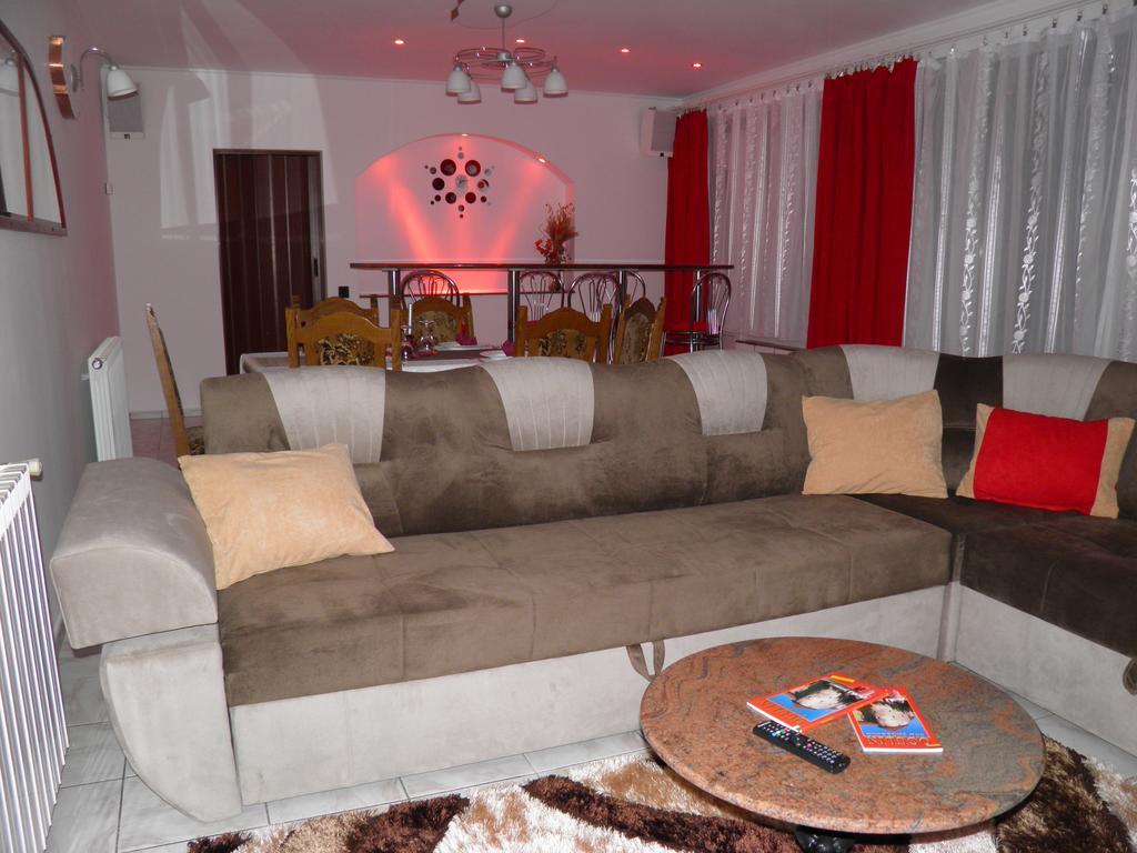Apartman Marko Ogulin Exteriör bild