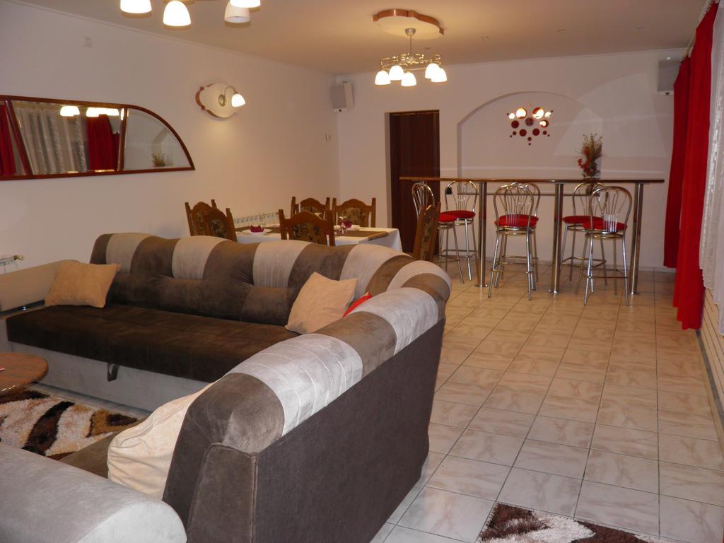 Apartman Marko Ogulin Exteriör bild