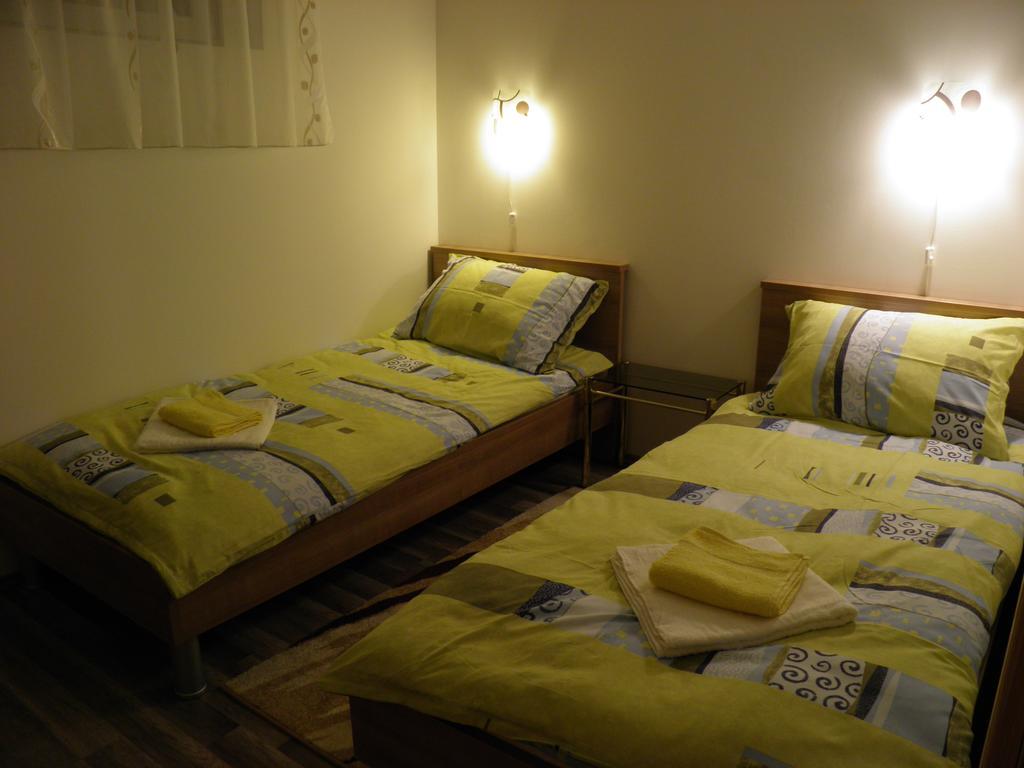 Apartman Marko Ogulin Exteriör bild