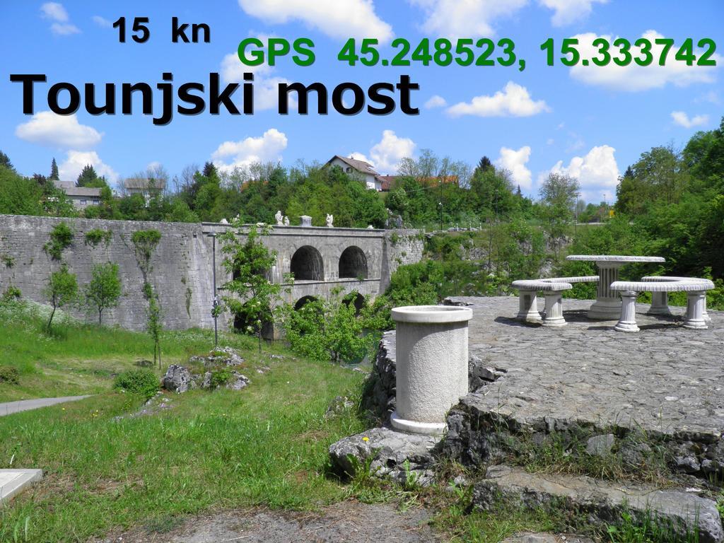 Apartman Marko Ogulin Exteriör bild