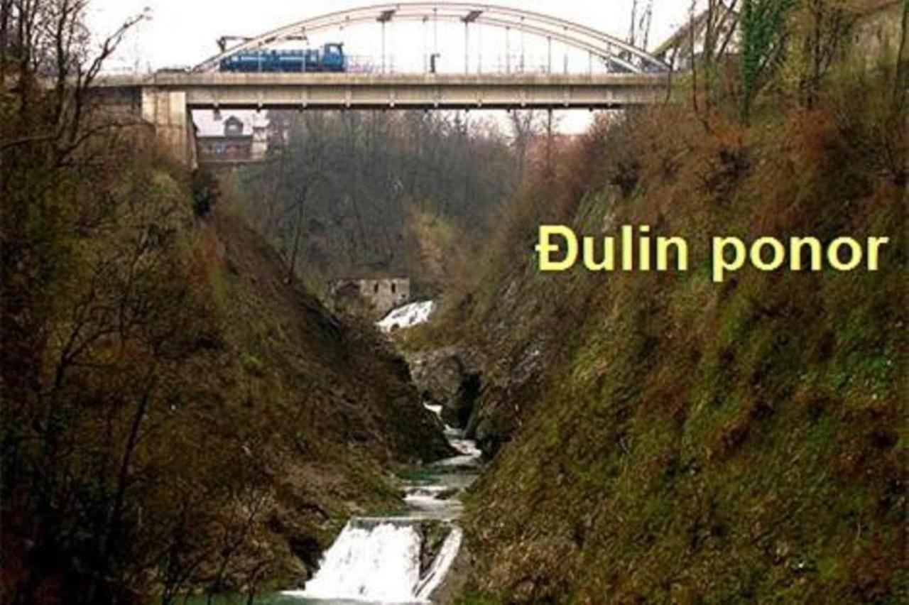 Apartman Marko Ogulin Exteriör bild
